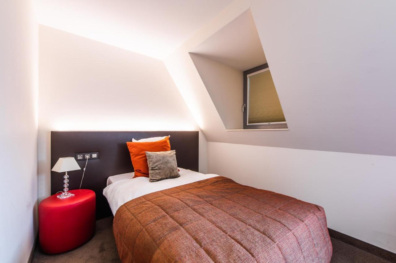 Hotel Malpertuus Римст Екстериор снимка
